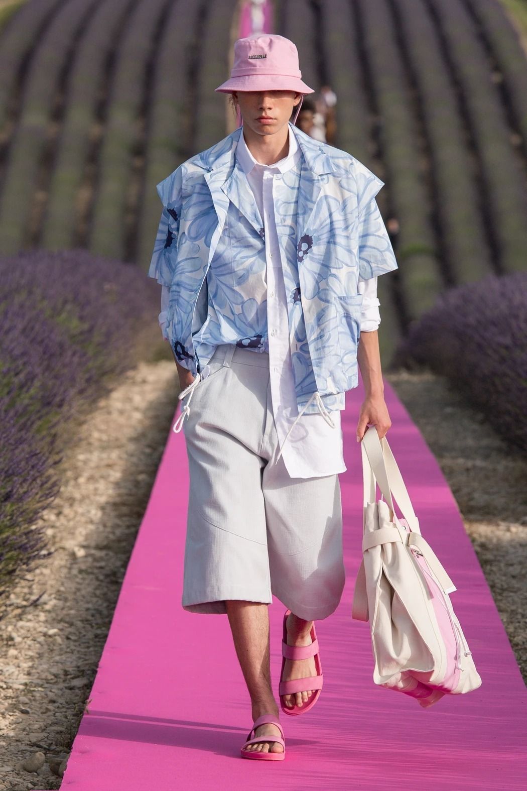 Jacquemus】SS20 フラワープリント☆半袖 ダブル シャツ Blue Jacquemus】SS20 フラワープリント☆半袖 ダブル シャツ Blue