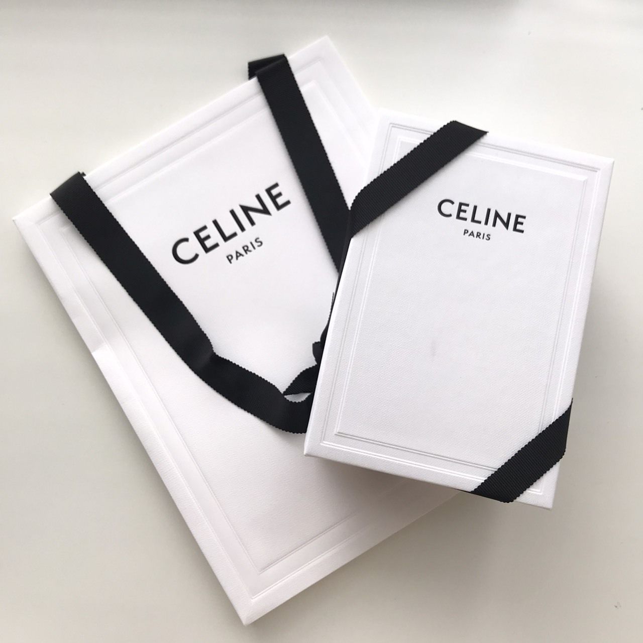 すぐ届く∞CELINE東京直営□フック付きコイン & カードポーチ (CELINE