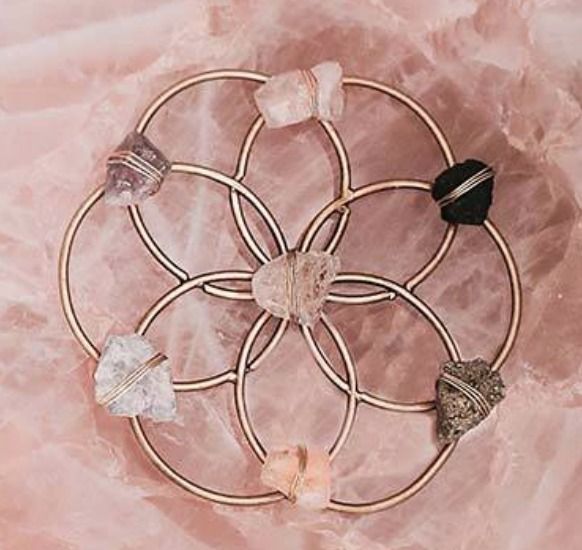 Urban Outfitters】Ariana Ost☆フラワー水晶壁掛け(ラージ) (Ariana