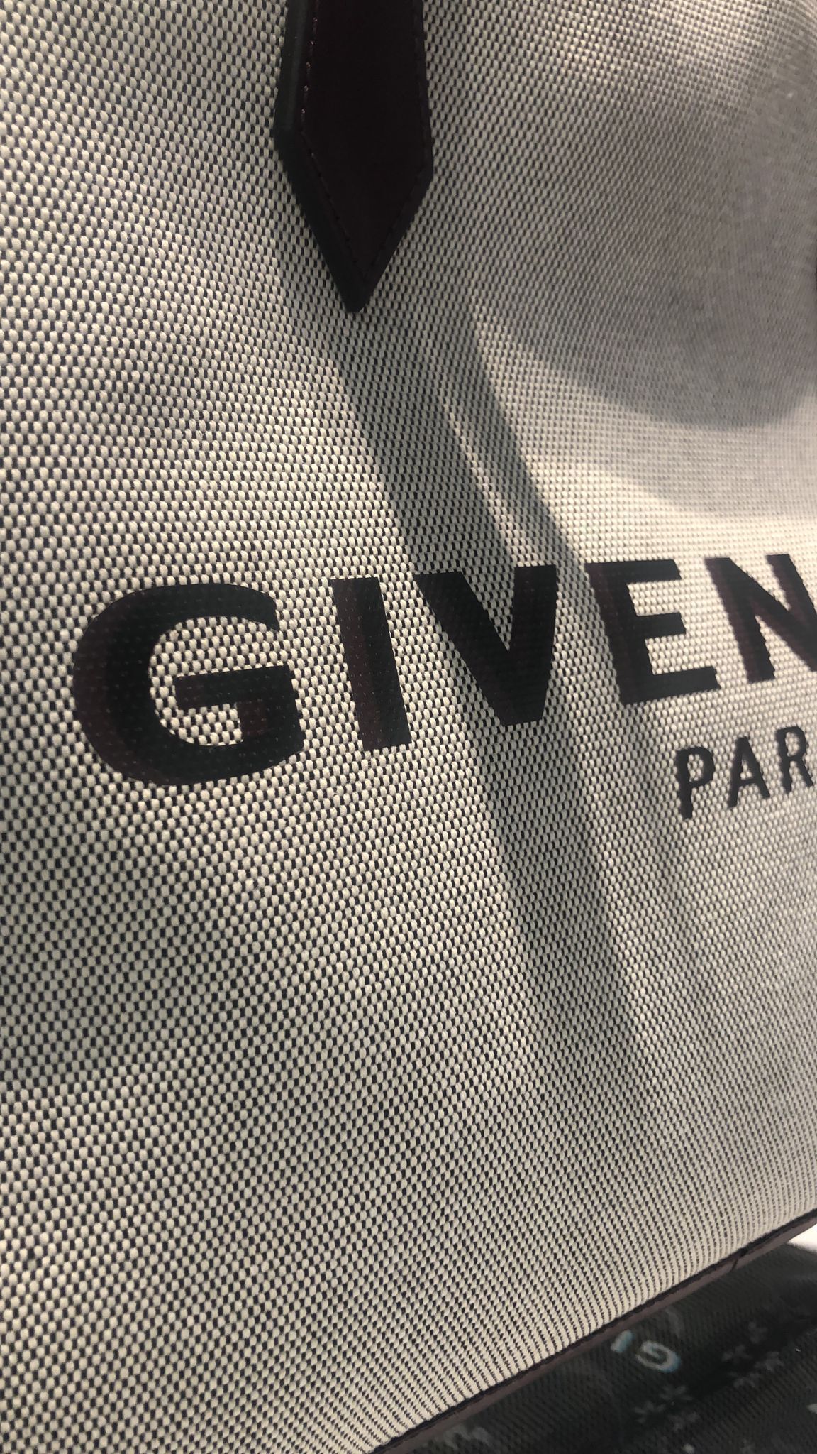 【GIVENCHY】ミニ ボンド ショッパー ベージュ トート ロゴ GIVENCHY】キャンバス ミニ ボンド ショッパー ベージュ