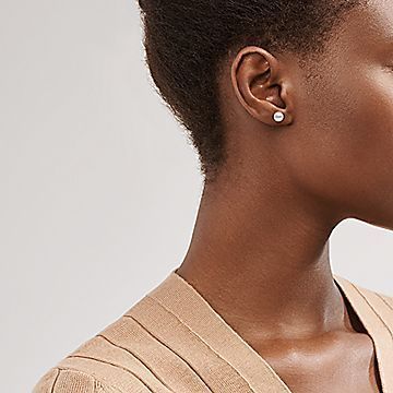 国内発すぐ届く☆Tiffany&Co ずっと使えるパール ピアス (Tiffany & Co ...