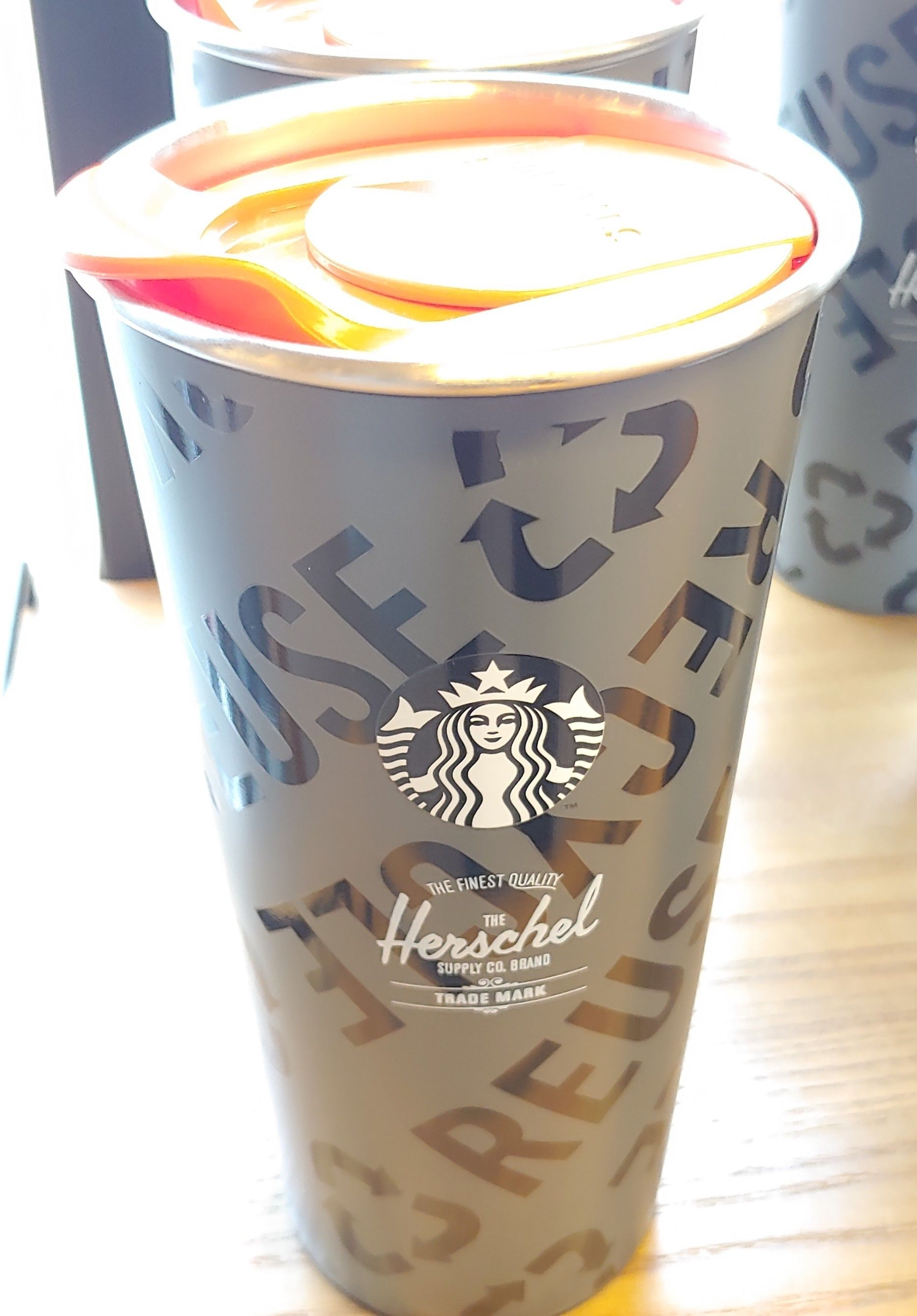 海外スターバックス×ハーシェル herschel ステンレスタンブラー 海外スターバックス×ハーシェル herschel ステンレスタンブラー