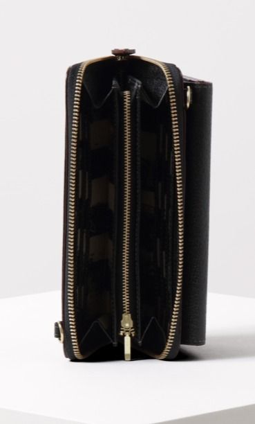 国内即発☆VivienneWestwood】EXECUTIVE ショルダー付長財布 国内即発☆VivienneWestwood】EXECUTIVE ショルダー付長財布