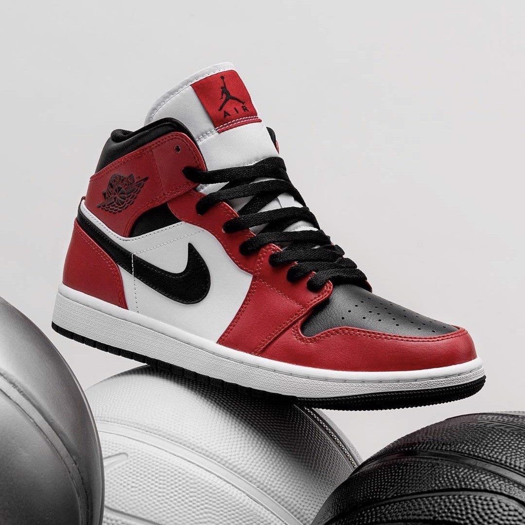 Nike AIR JORDAN 1 MID CHICAGO BLACK TOE シカゴ 554724-069 (Nike ...