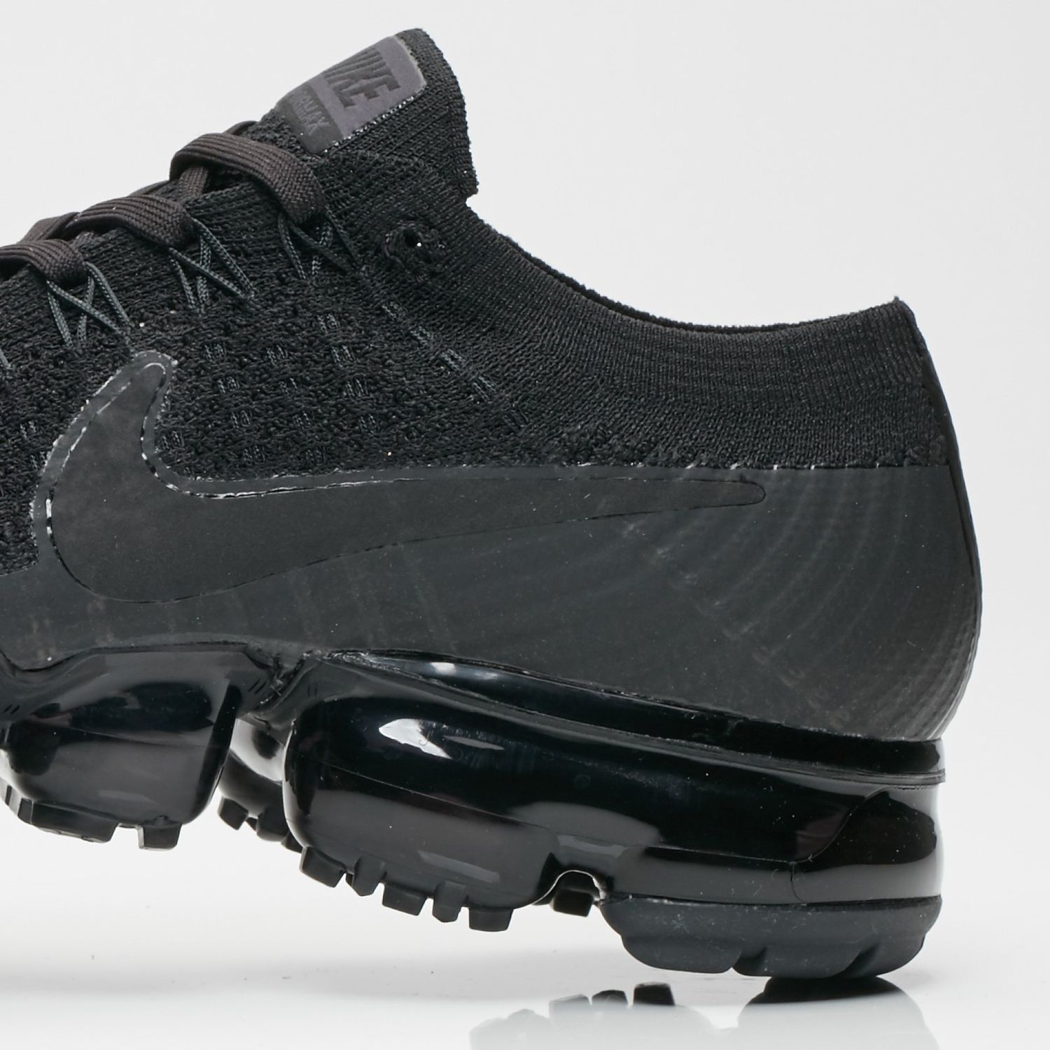 vapormax triple black noir