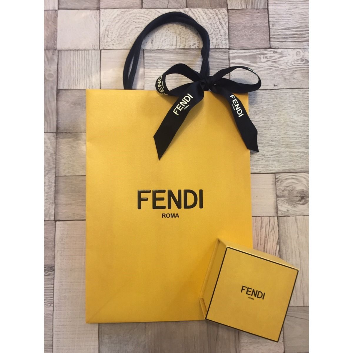 FENDI ジップアラウンド 長財布 関税なし 国内直営店 すぐ届く (FENDI ...