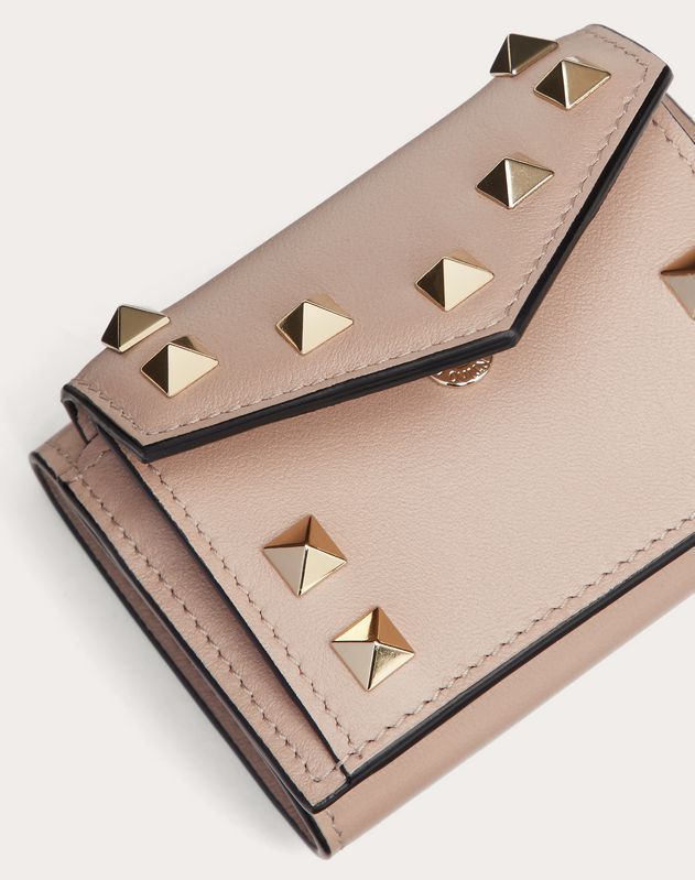 国内発送☆【VALENTINO】ロックスタッズ スモール ウォレット 国内発送☆【VALENTINO】ロックスタッズ スモール ウォレット