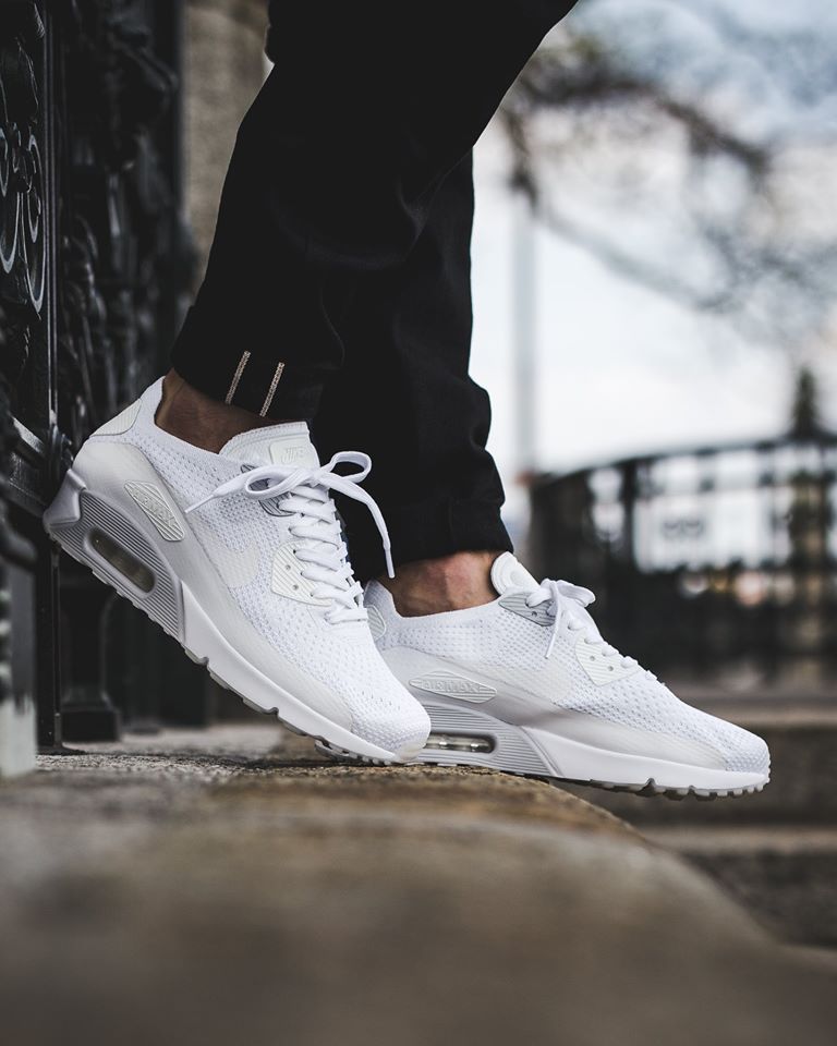 入手困難 激レア!Nike Air Max 90 Ultra Flyknit 2.0 スニーカー (Nike ...