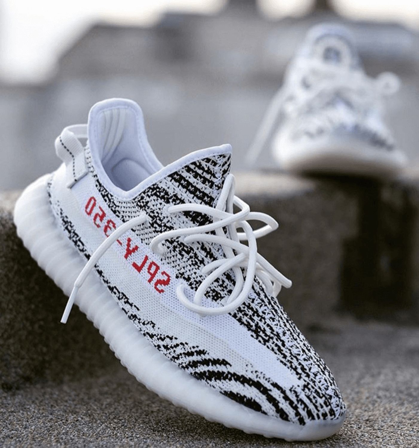 イージーブースト 350 V2 ゼブラ ADIDAS ORIGINALS YEEZY BOOST 