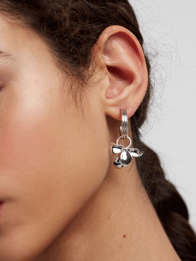 PDPAOLA Blossomコレクション IVY フープピアス 2色 送料込み (PDPAOLA PDPAOLA Blossomコレクション IVY フープピアス 2色 送料込み (PDPAOLA