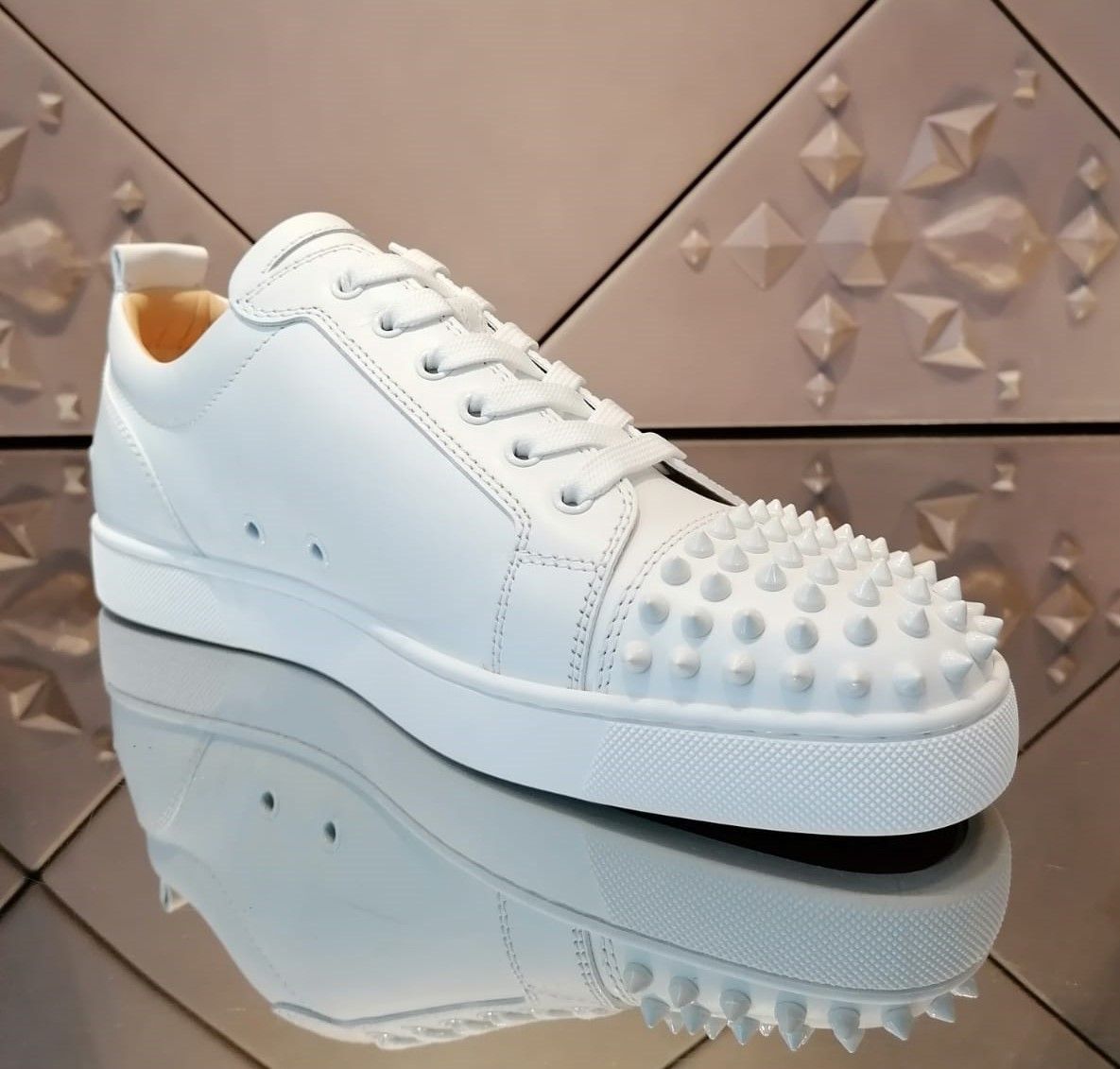 クリスチャンルブタン Louis Junior Spikes (Christian Louboutin クリスチャンルブタン Louis Junior Spikes (Christian Louboutin