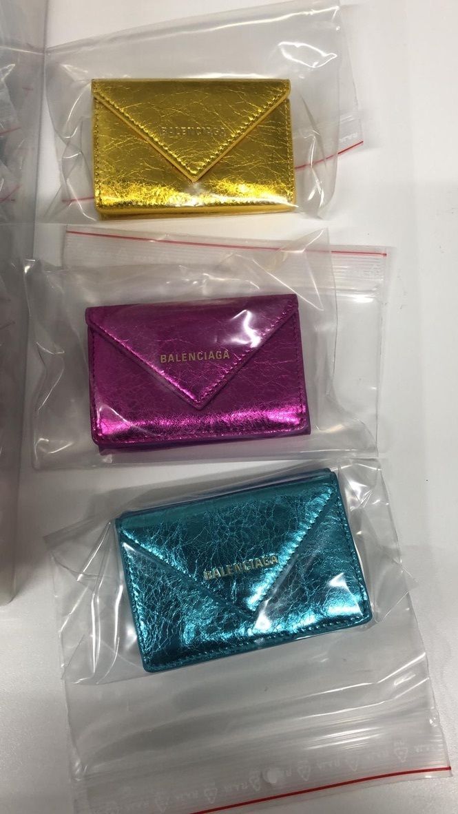 国内完売 BALENCIAGA Papier mini wallet 3つ折り財布メタリック 国内完売 BALENCIAGA Papier mini wallet 3つ折り財布メタリック