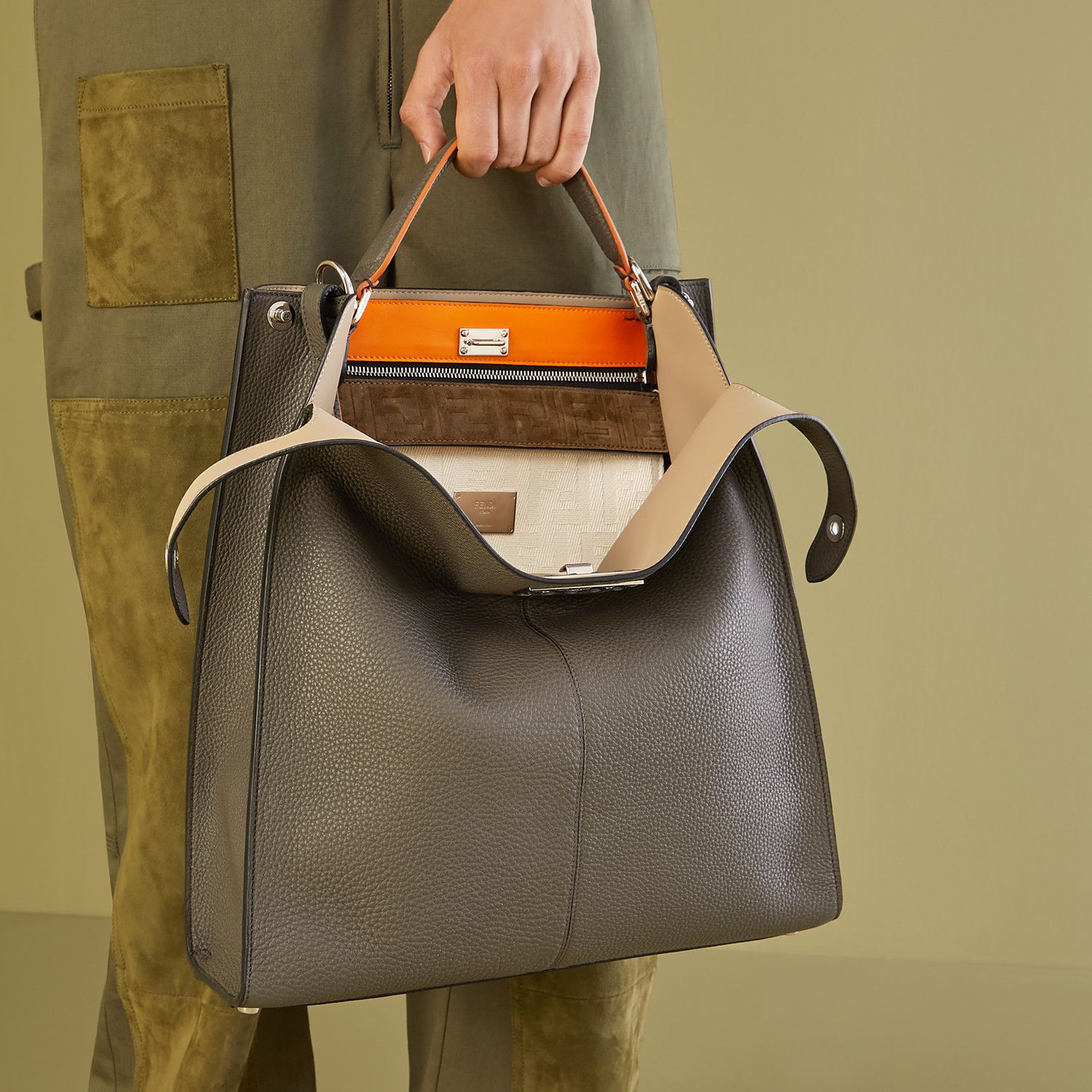 FENDI】PEEKABOO X-LITE FIT トート FFモチーフ / カーフ (FENDI FENDI】PEEKABOO X-LITE FIT トート FFモチーフ / カーフ (FENDI