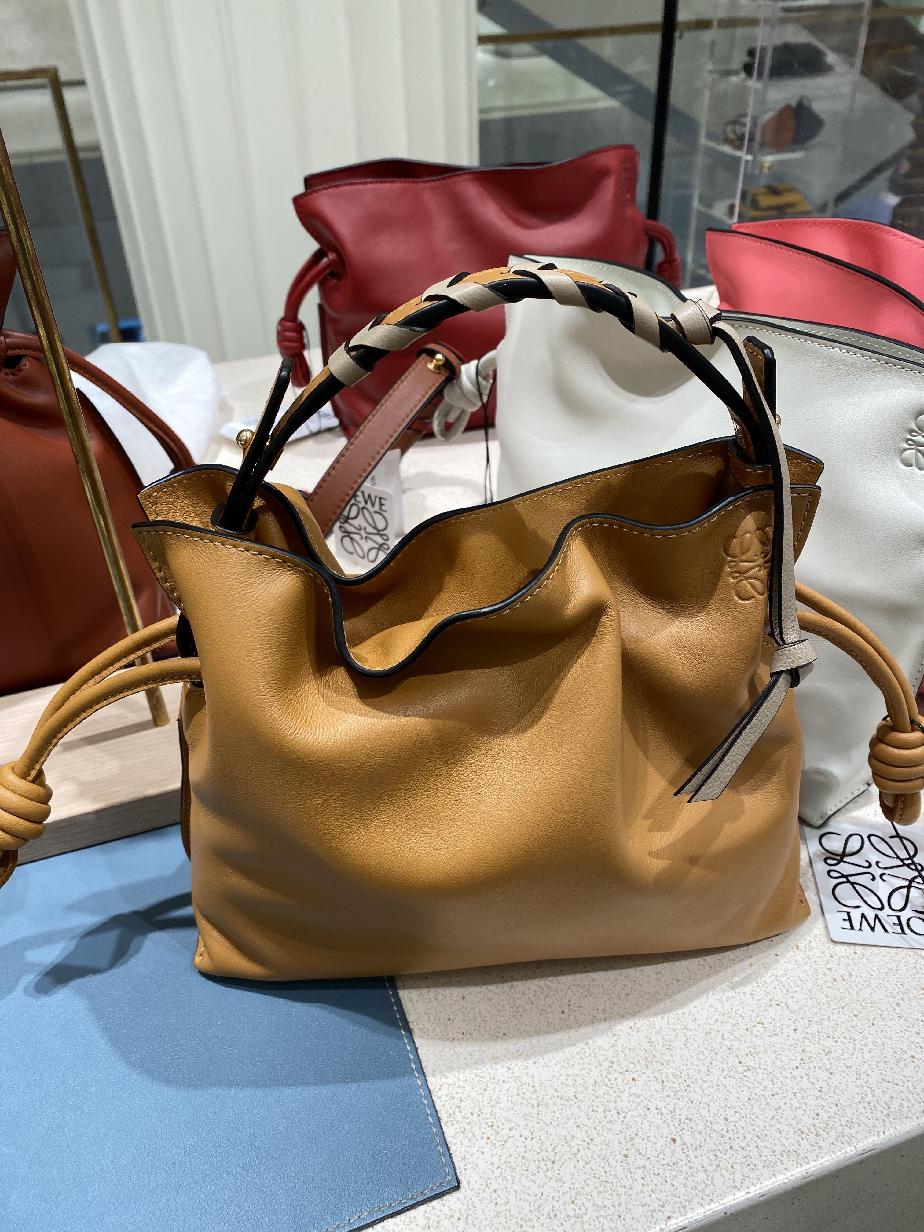 新作可愛いロエベLOEWEフラメンコクラッチミニストラップ付き (LOEWE 新作可愛いロエベLOEWEフラメンコクラッチミニストラップ付き (LOEWE