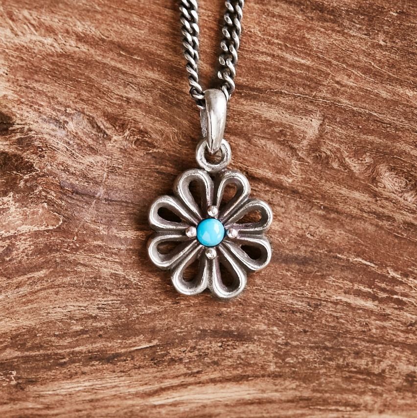 ☆BTS ジミン 着用☆KUJAAN☆Heart flower ネックレス☆人気 (KUJAAN ☆BTS ジミン 着用☆KUJAAN☆Heart flower ネックレス☆人気 (KUJAAN