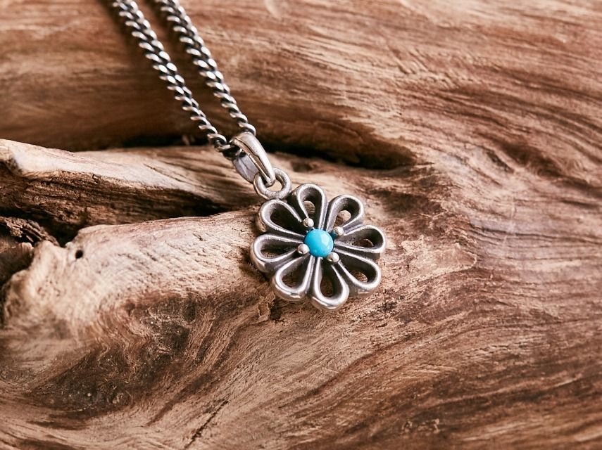 ☆BTS ジミン 着用☆KUJAAN☆Heart flower ネックレス☆人気 (KUJAAN ☆BTS ジミン 着用☆KUJAAN☆Heart flower ネックレス☆人気 (KUJAAN