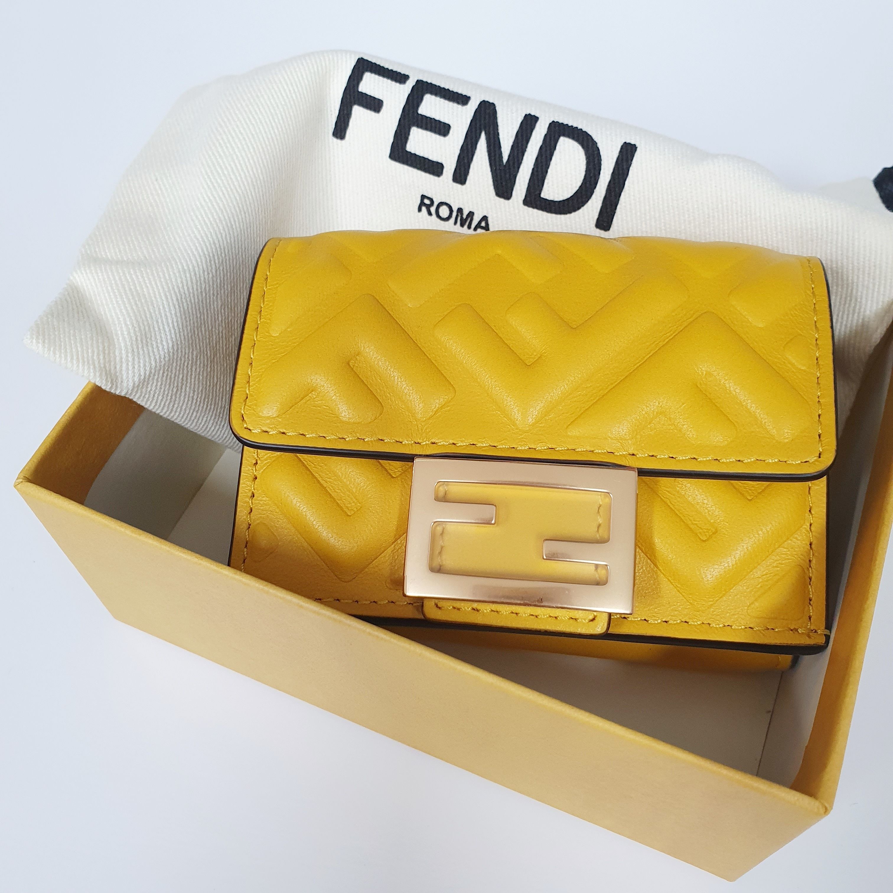 送料込・追跡可】FENDI 財布 レザー 三つ折り (FENDI/折りたたみ財布 ...