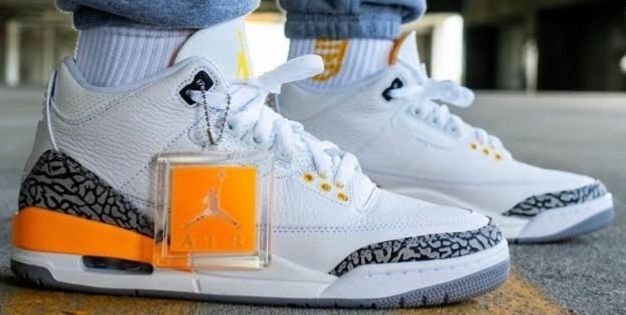 ナイキ ウィメンズ エアジョーダン 3 レトロ 買う安い 26cm レーザーオレンジブラック 1 JORDAN AIR NIKE スニーカー