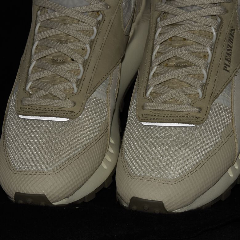 ★REEBOK xPLEASURES★クラシックレザー.Legacy★アラバスター★ ☆REEBOK xPLEASURES☆クラシックレザー.Legacy☆アラバスター