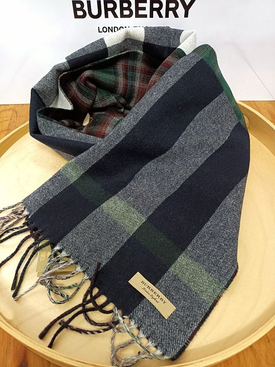バーバリー ウールマフラー 2種類のチェック柄がお洒落 Burberry マフラー ストール Buyma