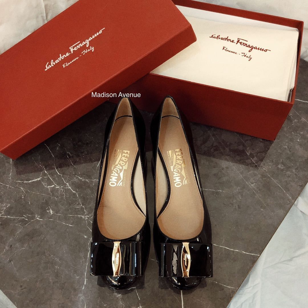 SALVATORE FERRAGAMO-ELINDA 4CM/パテントレザーリボンパンプス ...