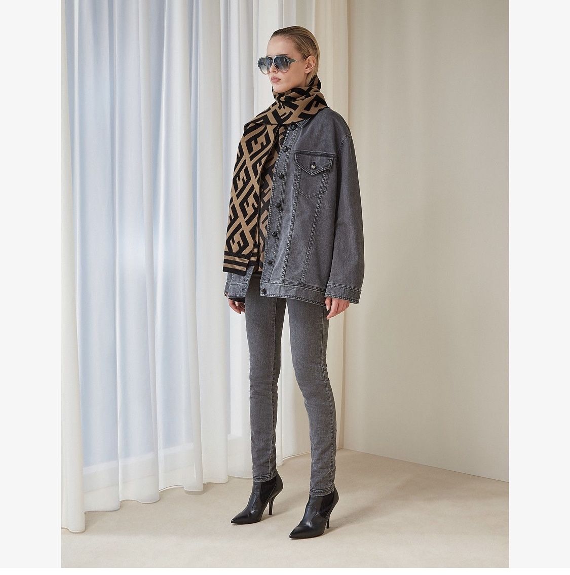 プレゼントにも◇FENDI◇FFスカーフ ユニセックス お洒落 (FENDI プレゼントにも◇FENDI◇FFスカーフ ユニセックス お洒落 (FENDI