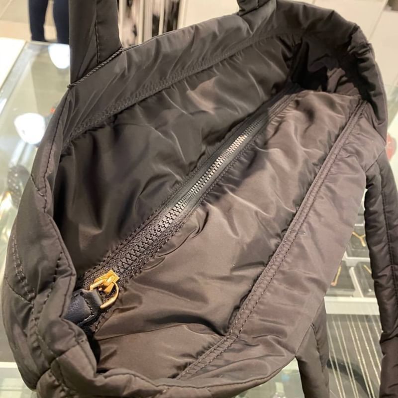 MARC JACOBS キルティング ナイロン トート ミディアムサイズ MARC JACOBS キルティング ナイロン トート ミディアムサイズ