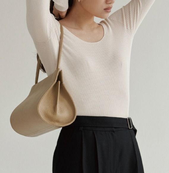autt 本革ショルダーバッグ・ハンドバッグ Oval Bag（４色） autt 本革ショルダーバッグ・ハンドバッグ Oval Bag（4色