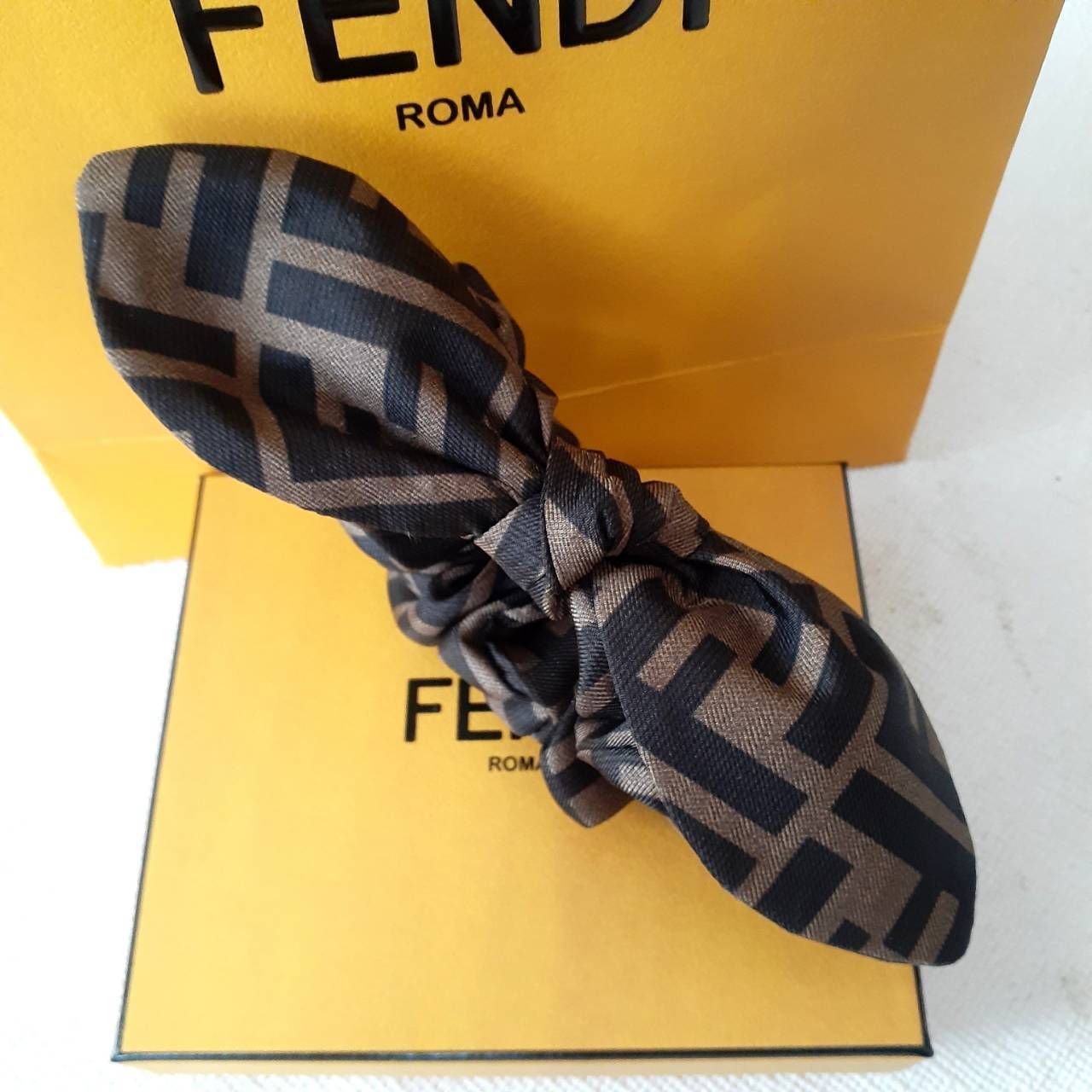 2−5日着【FENDI】2点セット ヘアゴム ブレスレットにも使えます 2−5日着【FENDI】2点セット ヘアゴム ブレスレットにも使えます