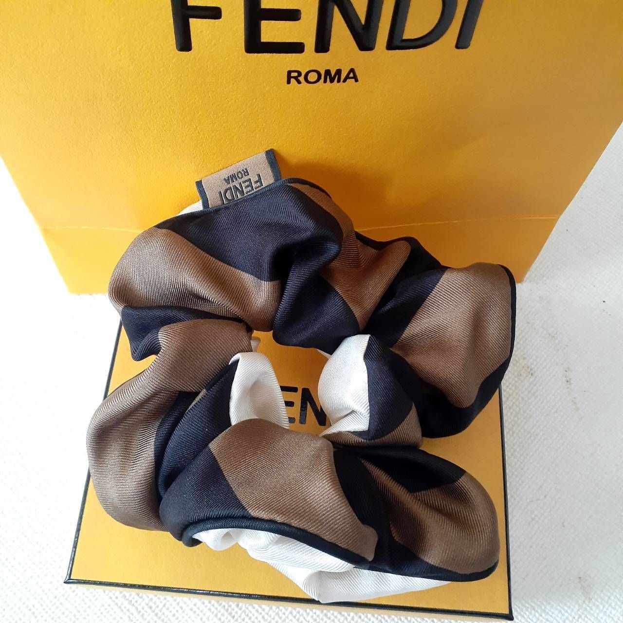 2−5日着【FENDI】2点セット ヘアゴム ブレスレットにも使えます 2−5日着【FENDI】2点セット ヘアゴム ブレスレットにも使えます