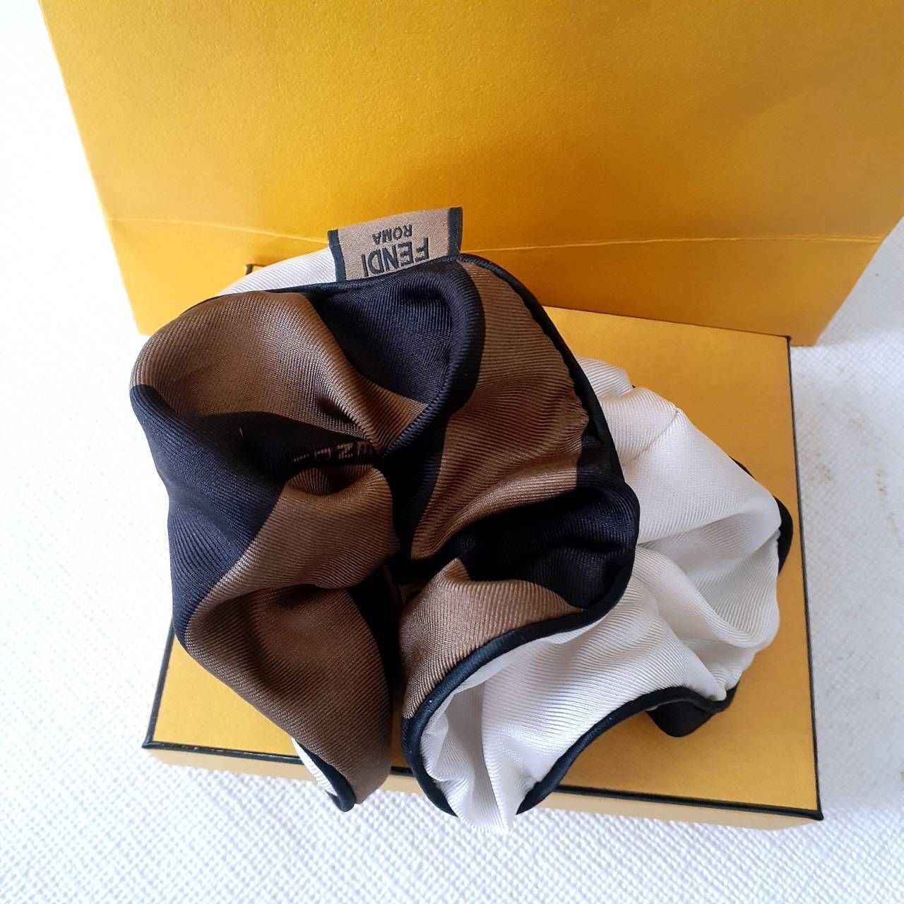2−5日着【FENDI】2点セット ヘアゴム ブレスレットにも使えます 2−5日着【FENDI】2点セット ヘアゴム ブレスレットにも使えます
