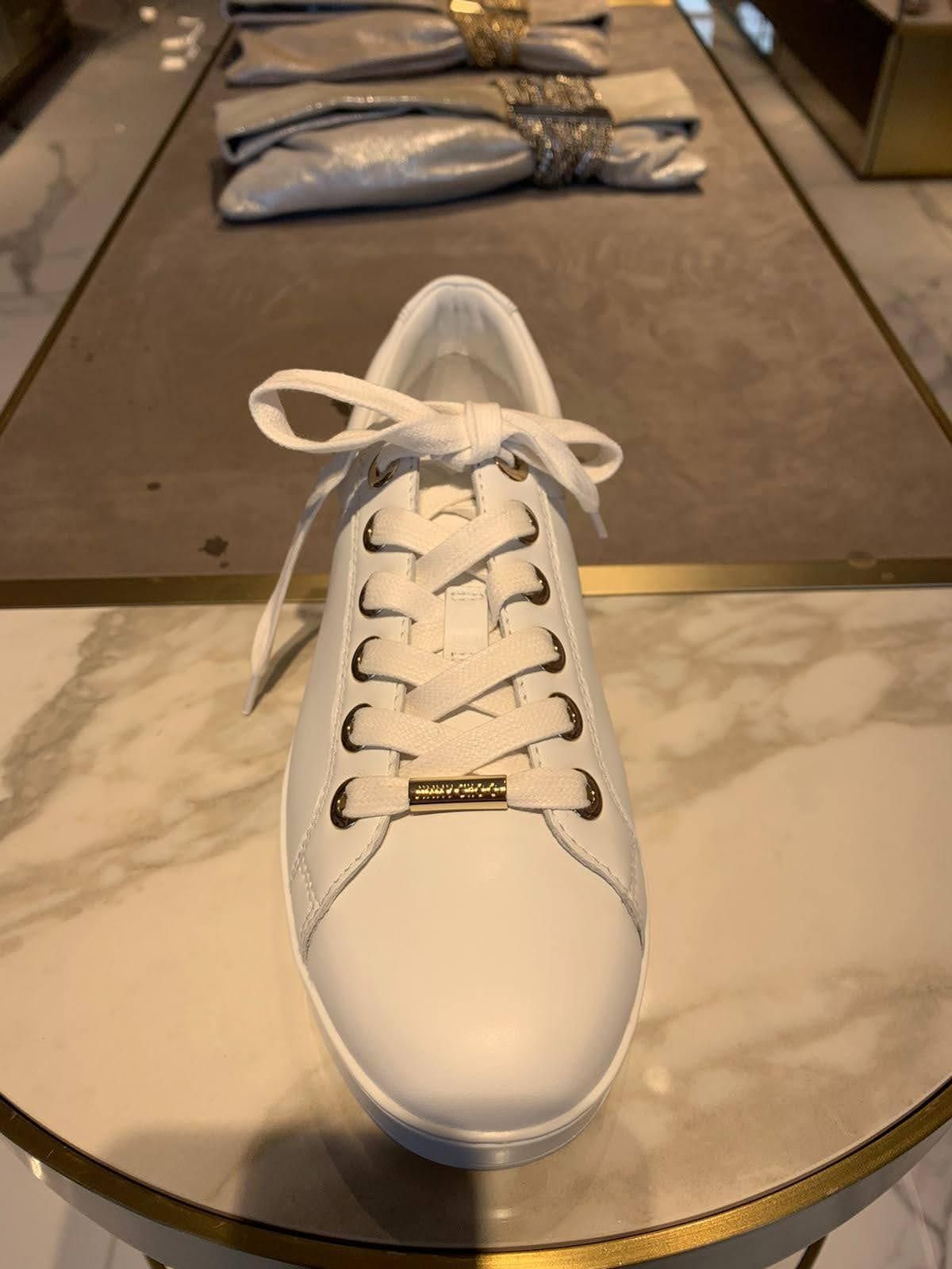 Jimmy Choo☆CASH スタースタッズ付レザースニーカー☆送料込 (Jimmy Jimmy Choo☆CASH スタースタッズ付レザースニーカー☆送料込 (Jimmy