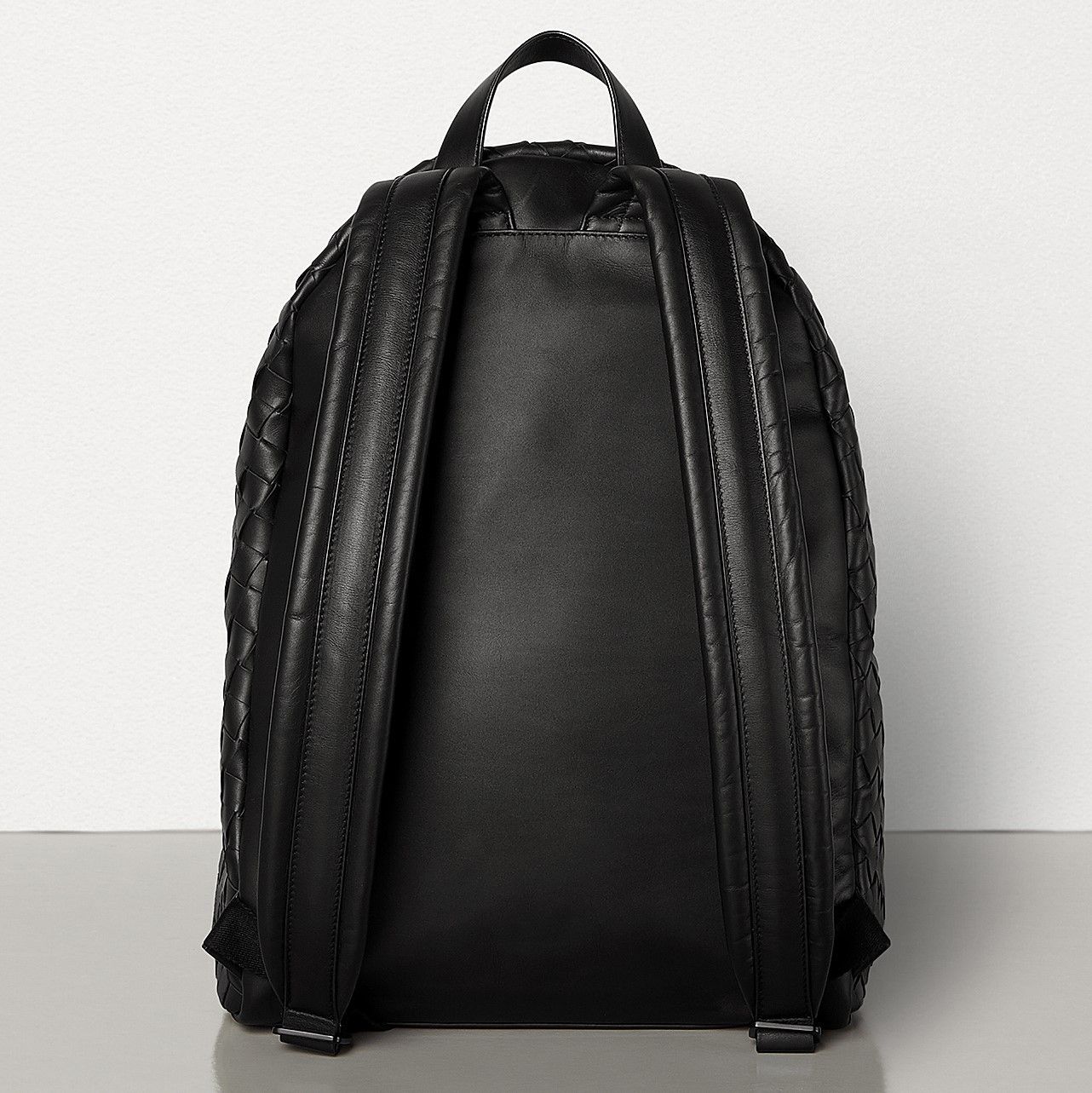 BOTTEGA VENETA イントレチャート フロントジップ付バックパック ...