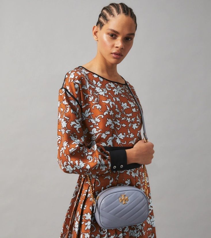 セール新色 Tory Burch キラ シェブロン スモール カメラ バッグ (Tory セール新色 Tory Burch キラ シェブロン スモール カメラ バッグ (Tory