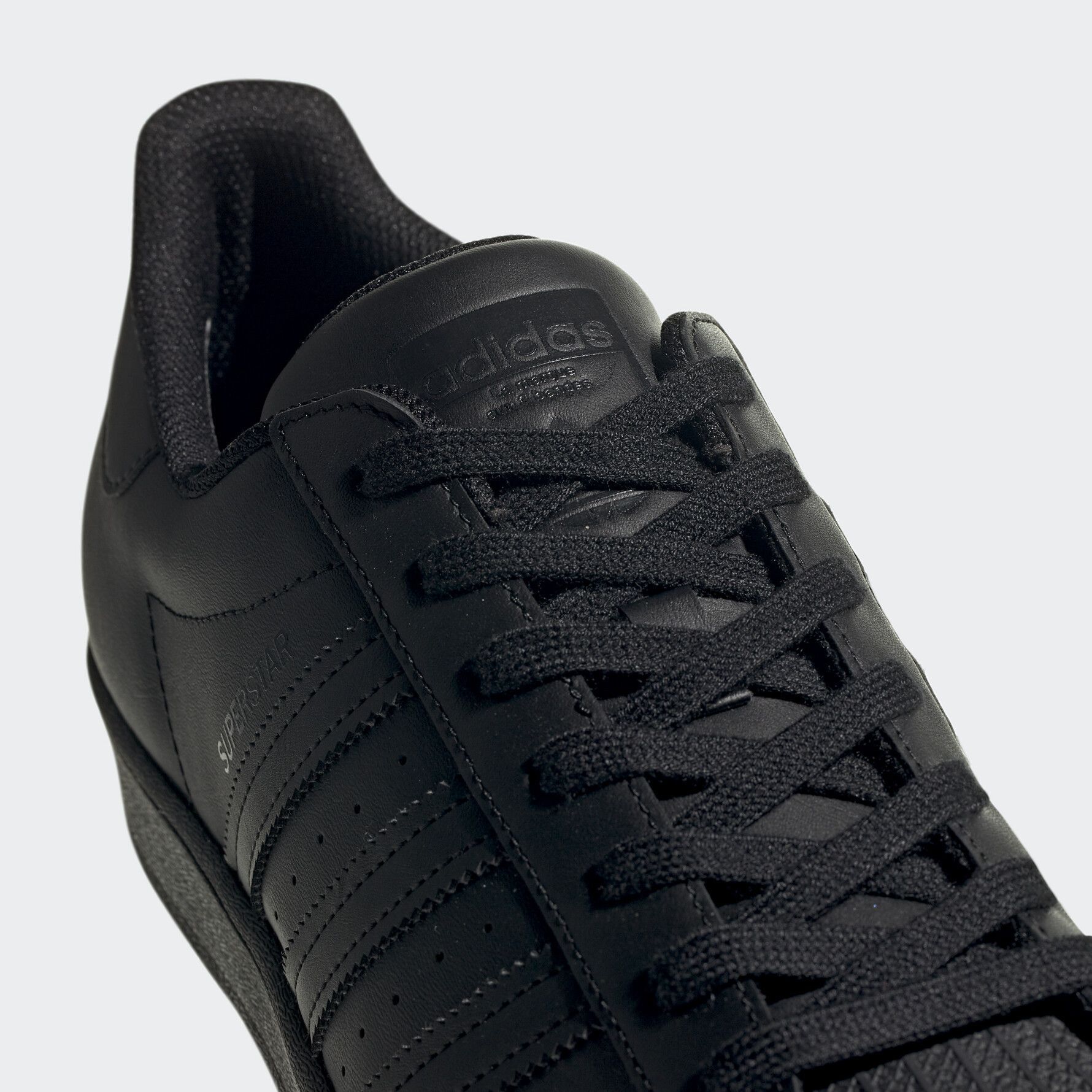 ☆adidas originals☆大人気☆SUPERSTAR オールブラック☆追跡可