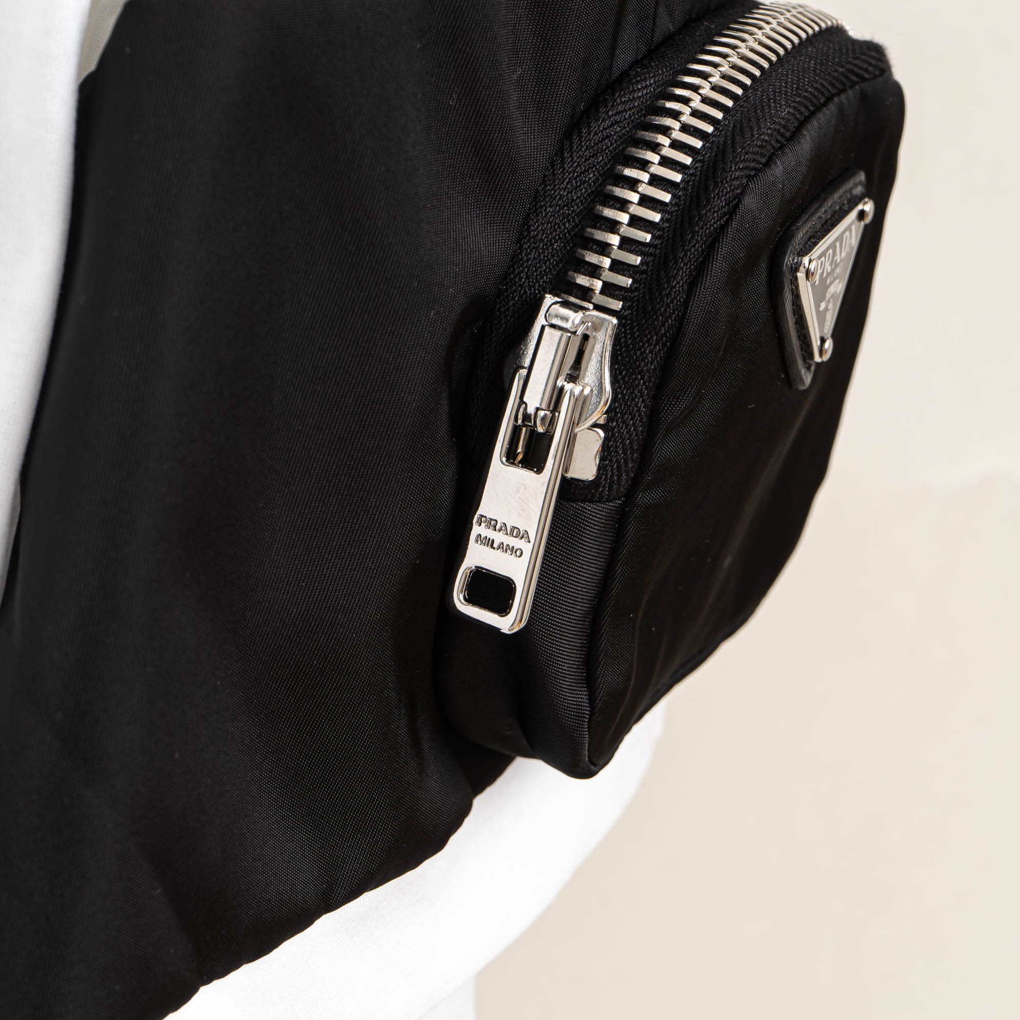 関税込PRADA 2020AW トライアングルロゴポーチ Tシャツ コットン ...
