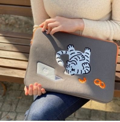 韓国【MUZIK TIGER】タイガー PC ポーチ 15,16inch 全2色 (MUZIK