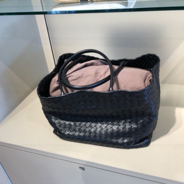 すぐ届く！ボッテガヴェネタ国内発■トートバッグ ラムレザー すぐ届く！ボッテガヴェネタ国内発□トートバッグ ラムレザー