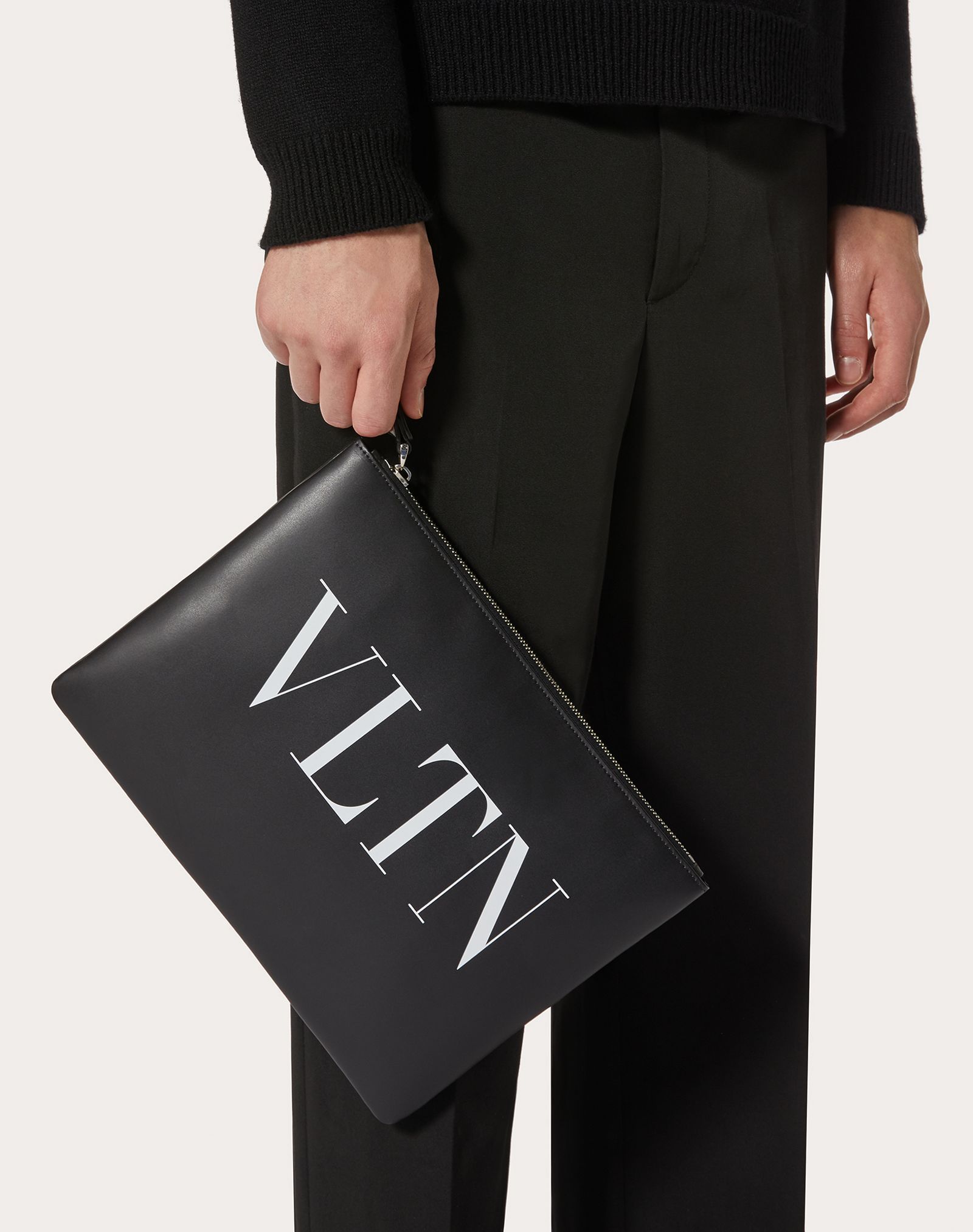 関税負担なし☆VALENTINO VLTN LOGO Clutch Bag VLTN ポーチ 関税負担なし☆VALENTINO VLTN LOGO Clutch Bag VLTN ポーチ