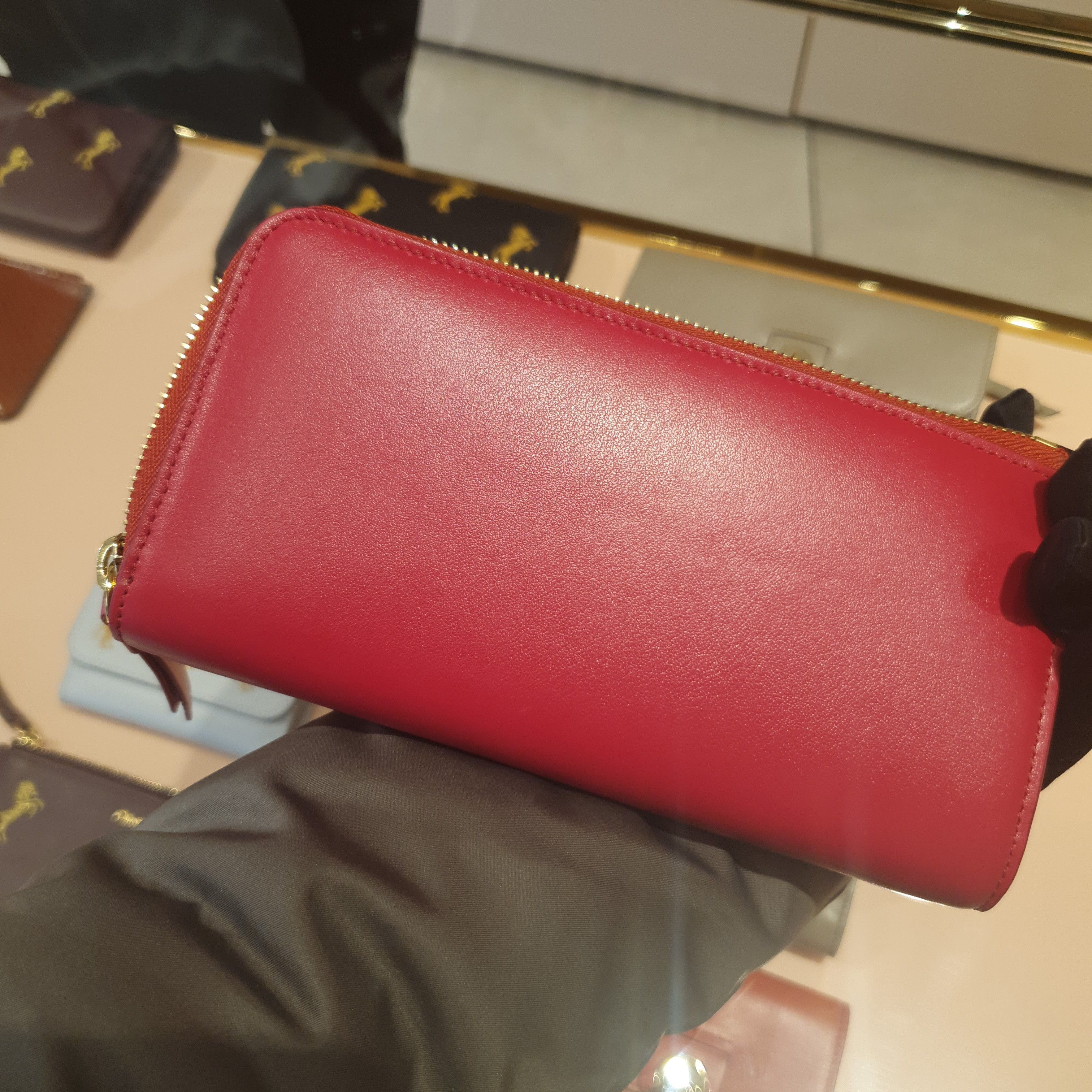 VIPセール大特価◆超可愛い◆CHLOE◆クロエC◆L字ジップ長財布 VIPセール大特価◆超可愛い◆CHLOE◆クロエC◆L字ジップ長財布
