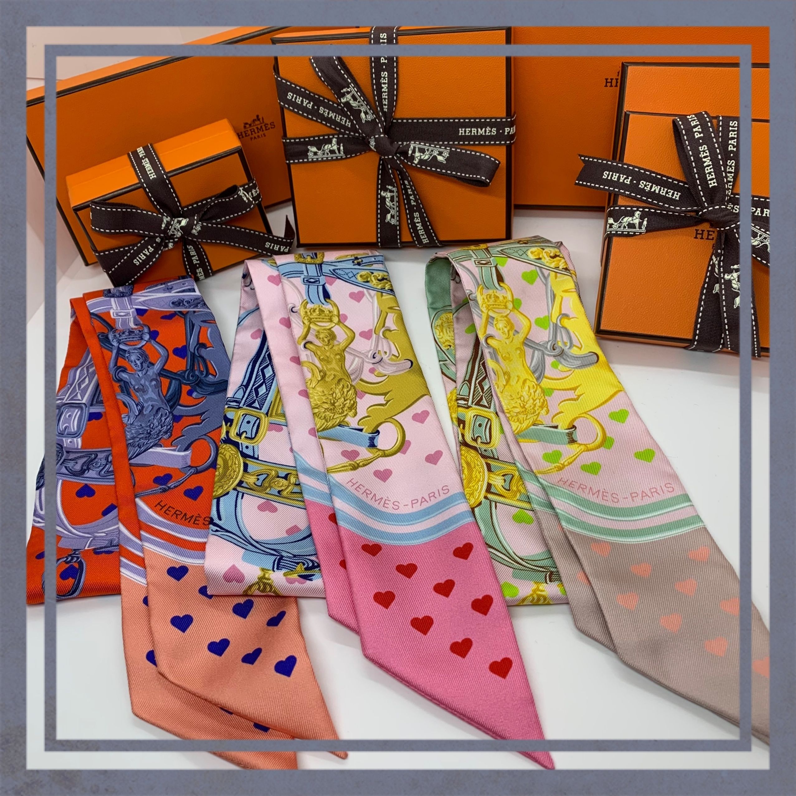 エルメスツイリー【ブリッド ドゥ ガラ ラブ】ハート柄 販売販促品 HERMES♡限定ハート柄ツイリー♡ バンダナ/スカーフ