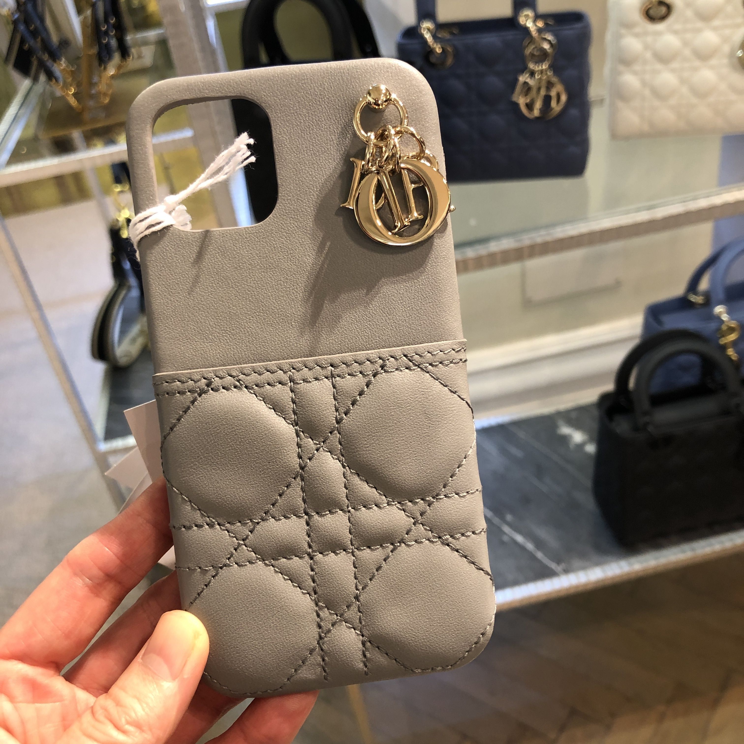 DIOR【入手困難】Lady Dior iPhone 12 / 12 Pro用 スマホケース (Dior DIOR【入手困難】Lady Dior iPhone 12 / 12 Pro用 スマホケース (Dior