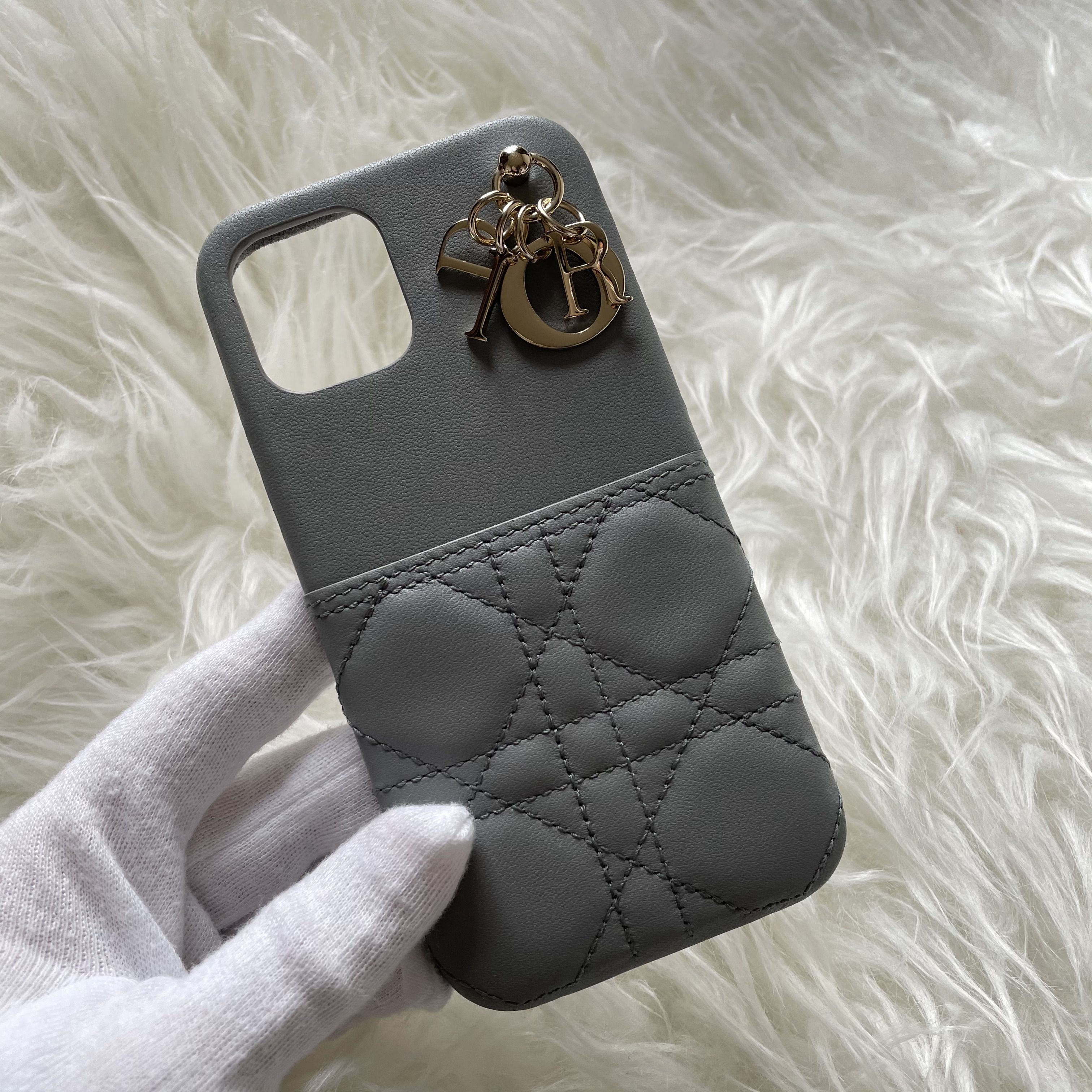 DIOR【入手困難】Lady Dior iPhone 12 / 12 Pro用 スマホケース (Dior DIOR【入手困難】Lady Dior iPhone 12 / 12 Pro用 スマホケース (Dior