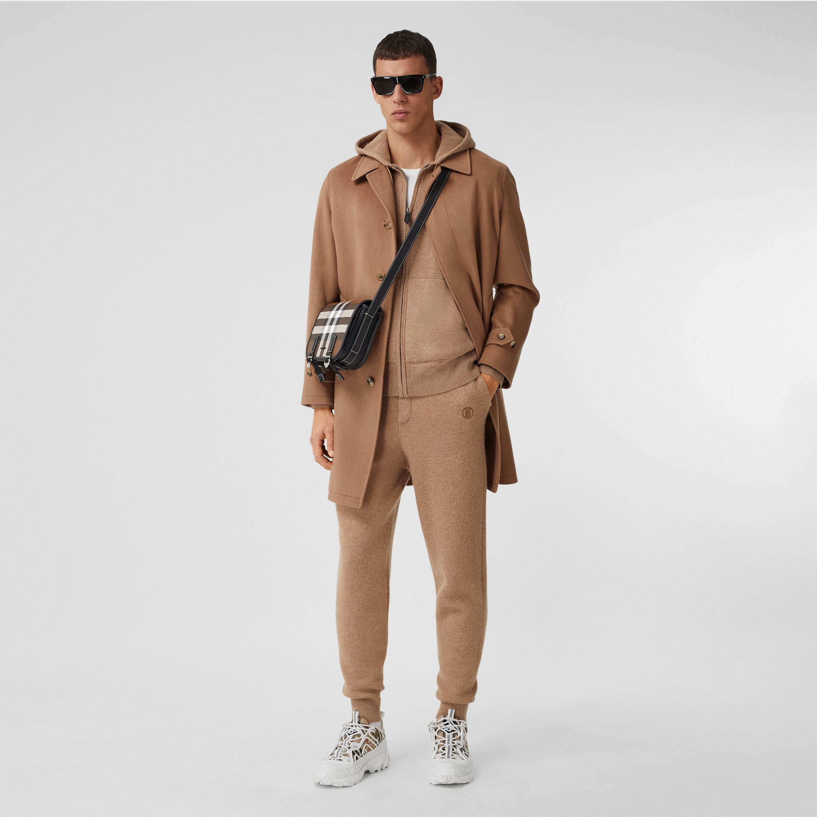 BURBERRY】大人気!チェックEキャンバス メッセンジャーバッグ BURBERRY】大人気!チェックEキャンバス メッセンジャーバッグ
