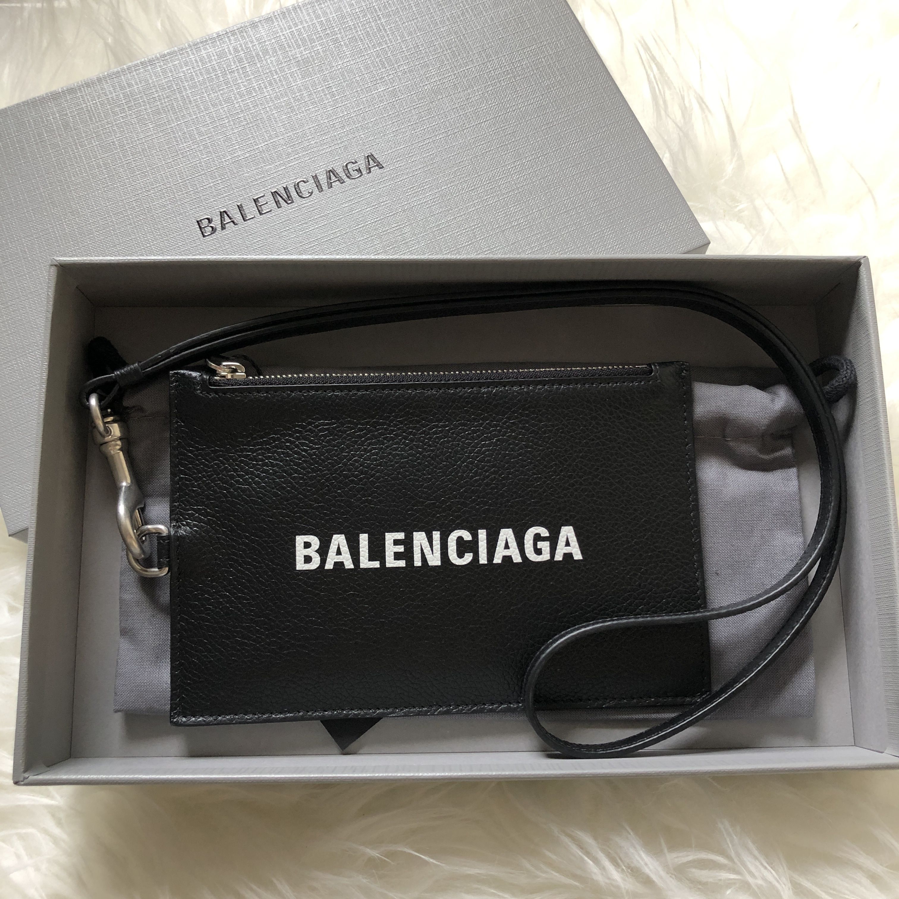 追跡付き発送で安心 BALENCIAGA Cash カード&フォン フォルダー 追跡付き発送で安心 BALENCIAGA Cash カード&フォン フォルダー
