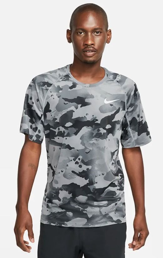 家の中でも大活躍☆最新☆迷彩柄Tシャツ☆Nike Pro☆選べる4色 (Nike ...