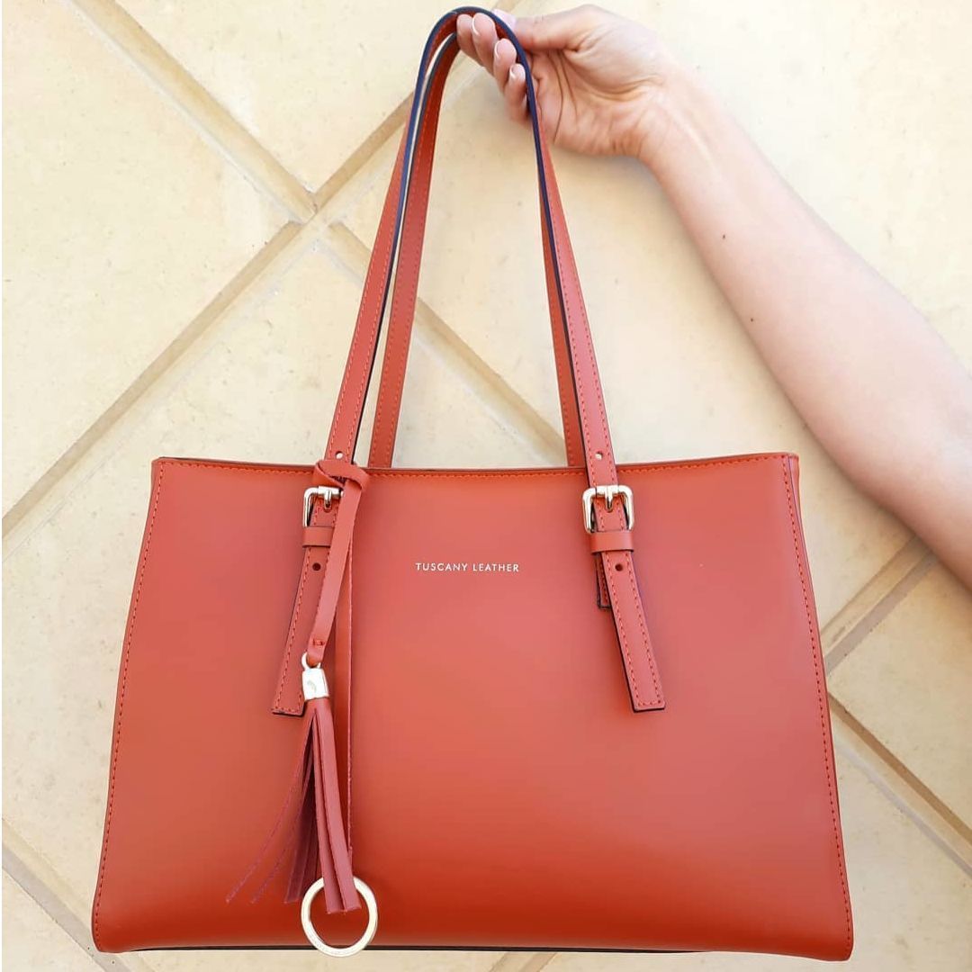 イタリア製【Tuscany Leather】タッセルつきレザートートバッグ イタリア製【Tuscany Leather】タッセルつきレザートートバッグ