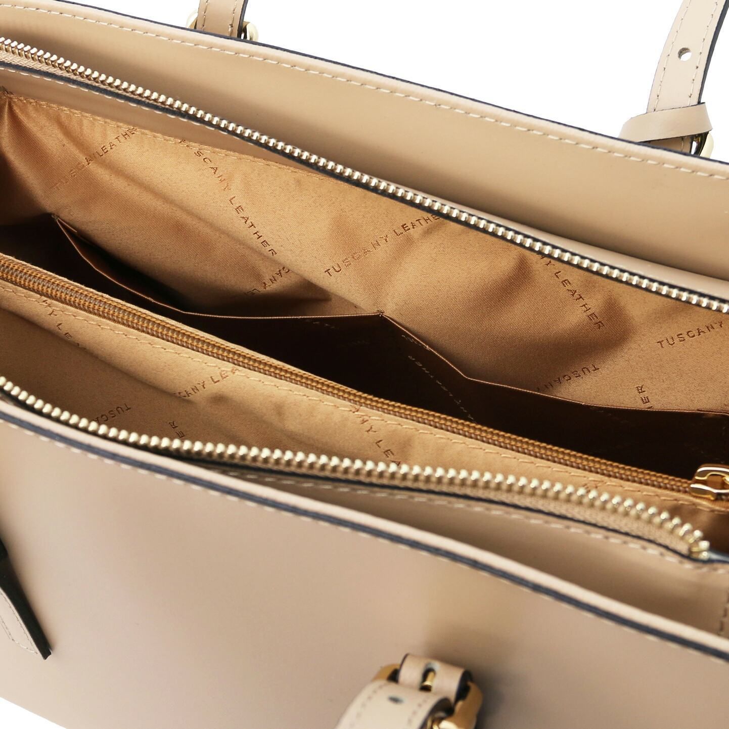 イタリア製【Tuscany Leather】タッセルつきレザートートバッグ イタリア製【Tuscany Leather】タッセルつきレザートートバッグ