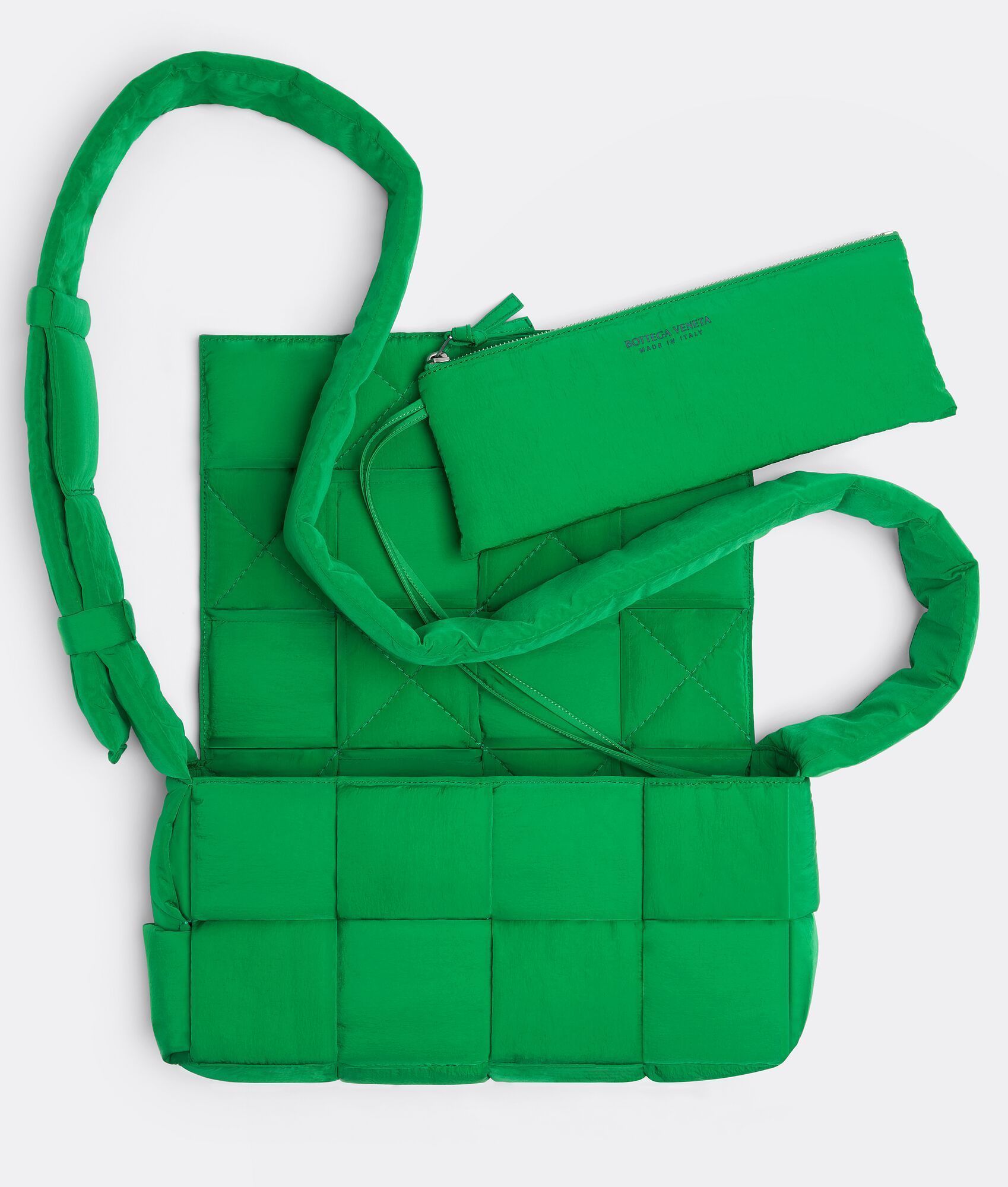 ☆BOTTEGA VENETA☆ザ パデッド テック カセット メンズ☆ (BOTTEGA ...