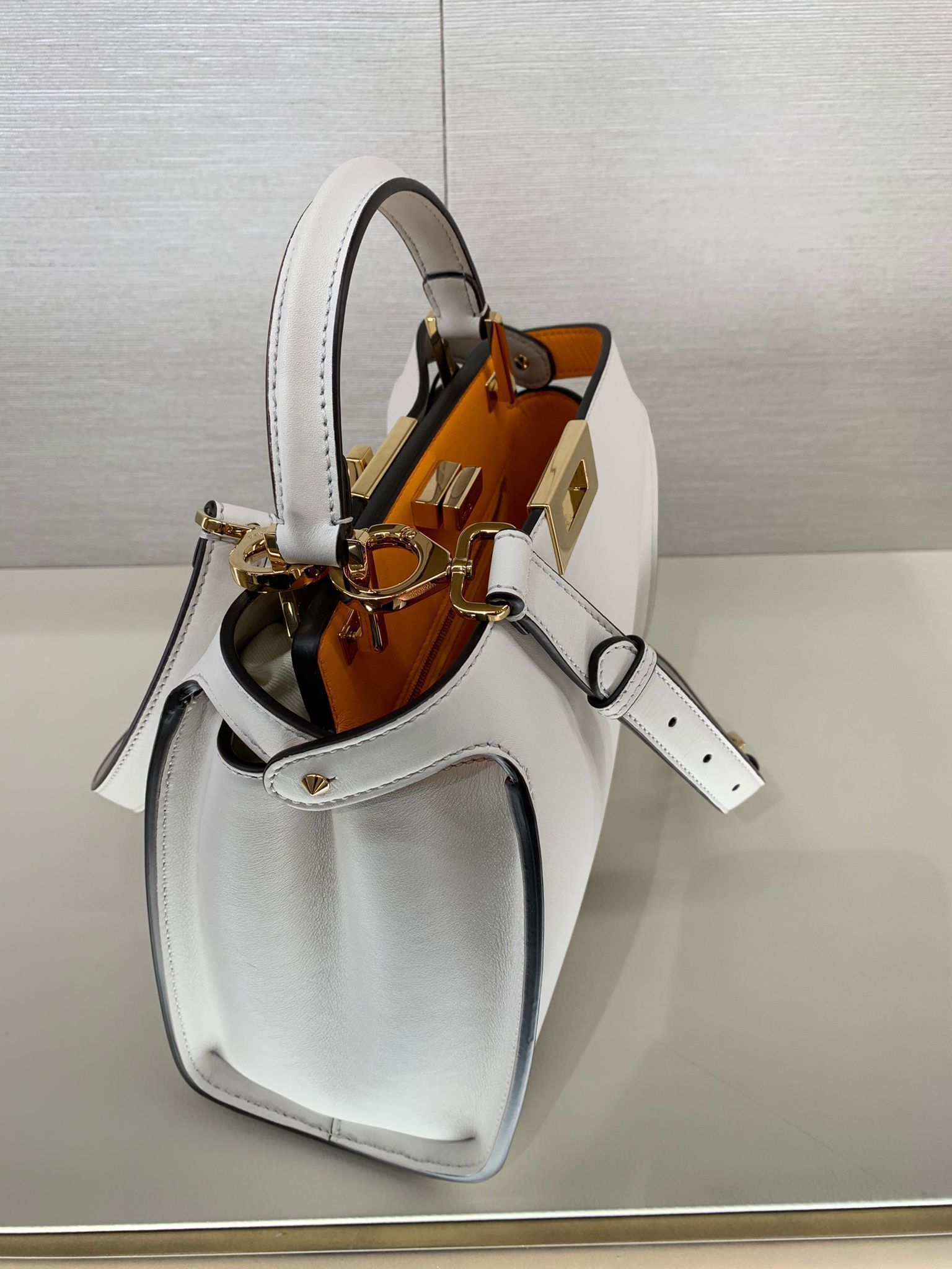 PEEKABOO ICONIC ホワイト ミニ バッグ 【FENDI】 (FENDI/ハンドバッグ ...